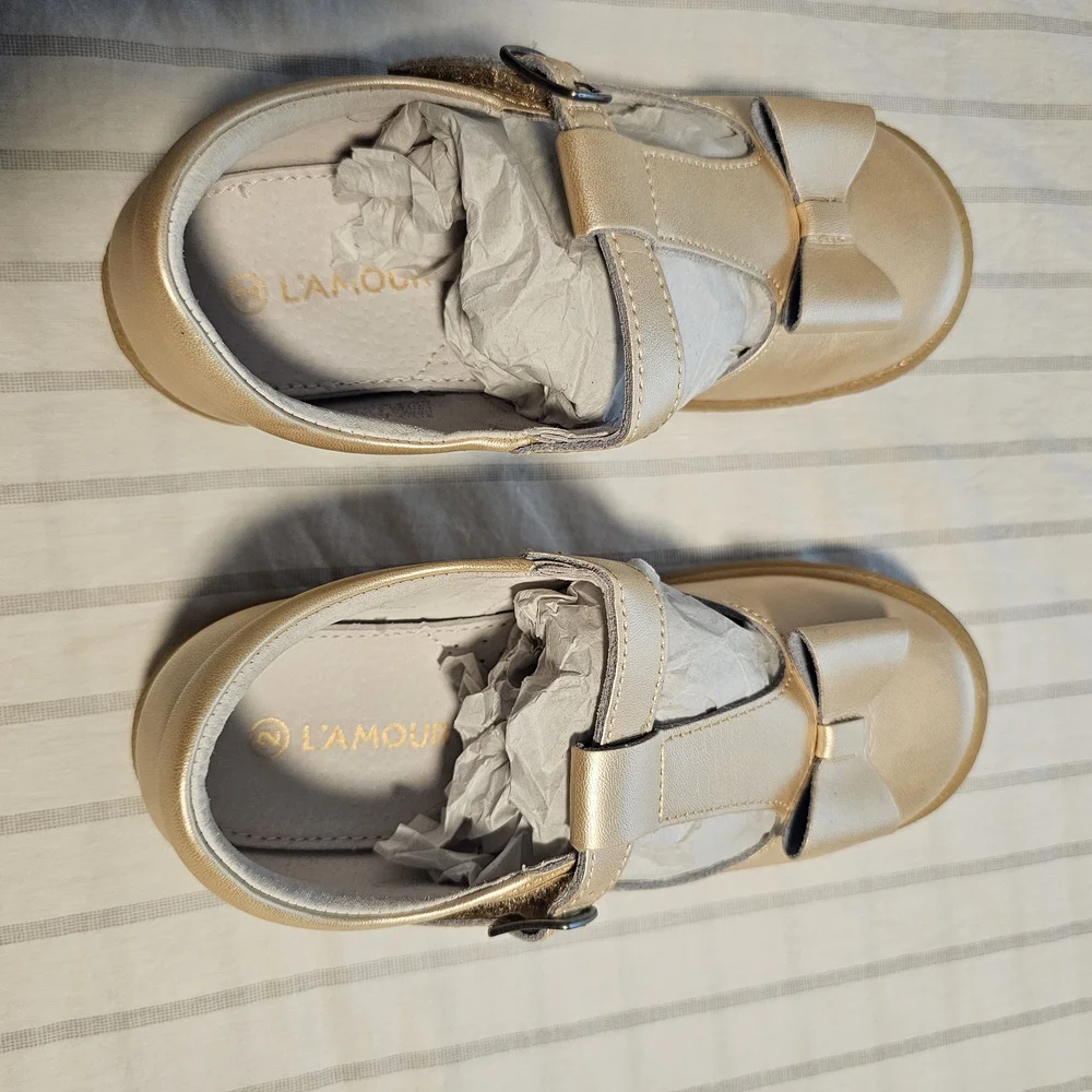 L'Amour Gold Kids Dress Shoes with Bow - Picture 3 of 6